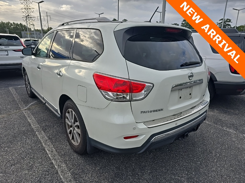 2016 Nissan Pathfinder SL photo 2