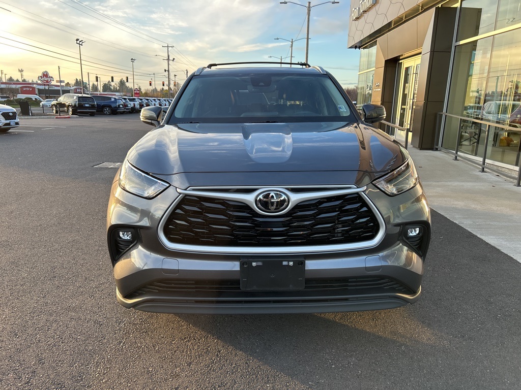 2023 Toyota Highlander L photo 2