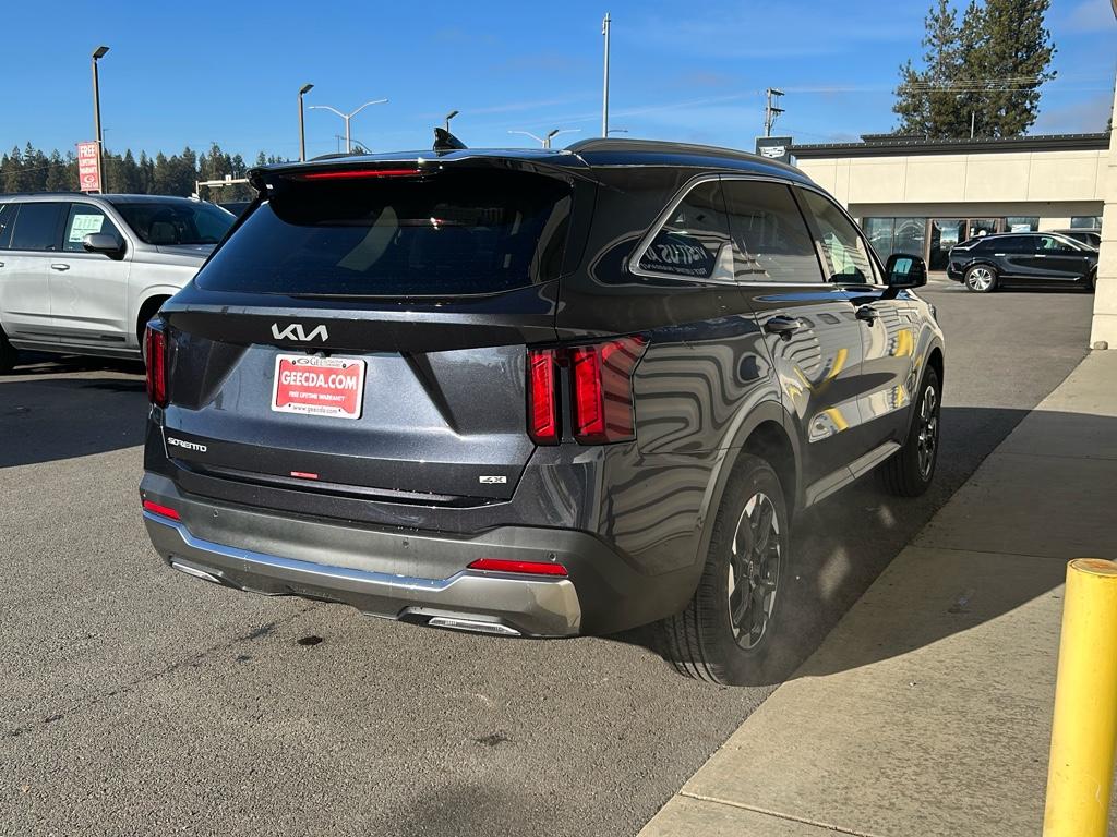 2025 Kia Sorento S photo 4