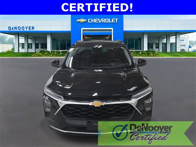 2024 Chevrolet Trax LT photo 2