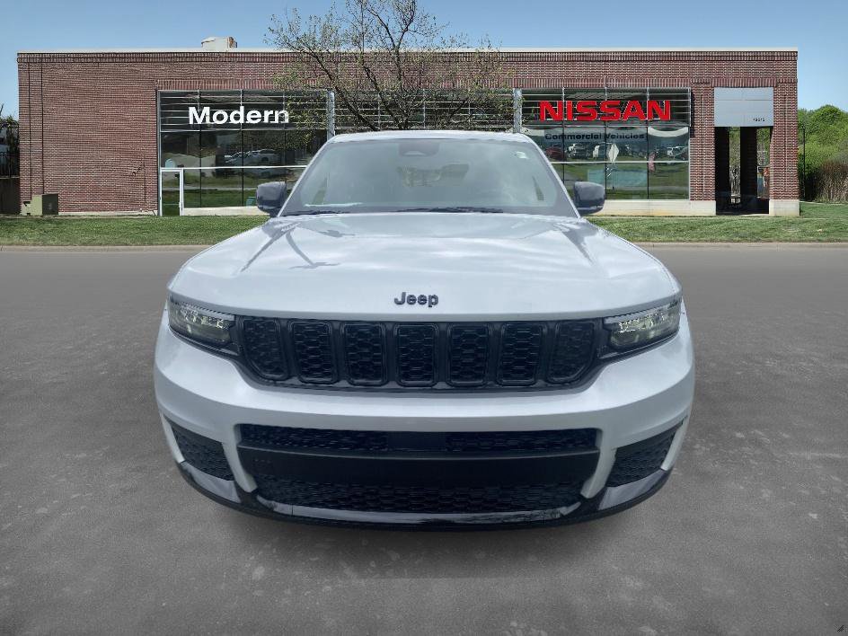 2021 Jeep Grand Cherokee Altitude photo 2