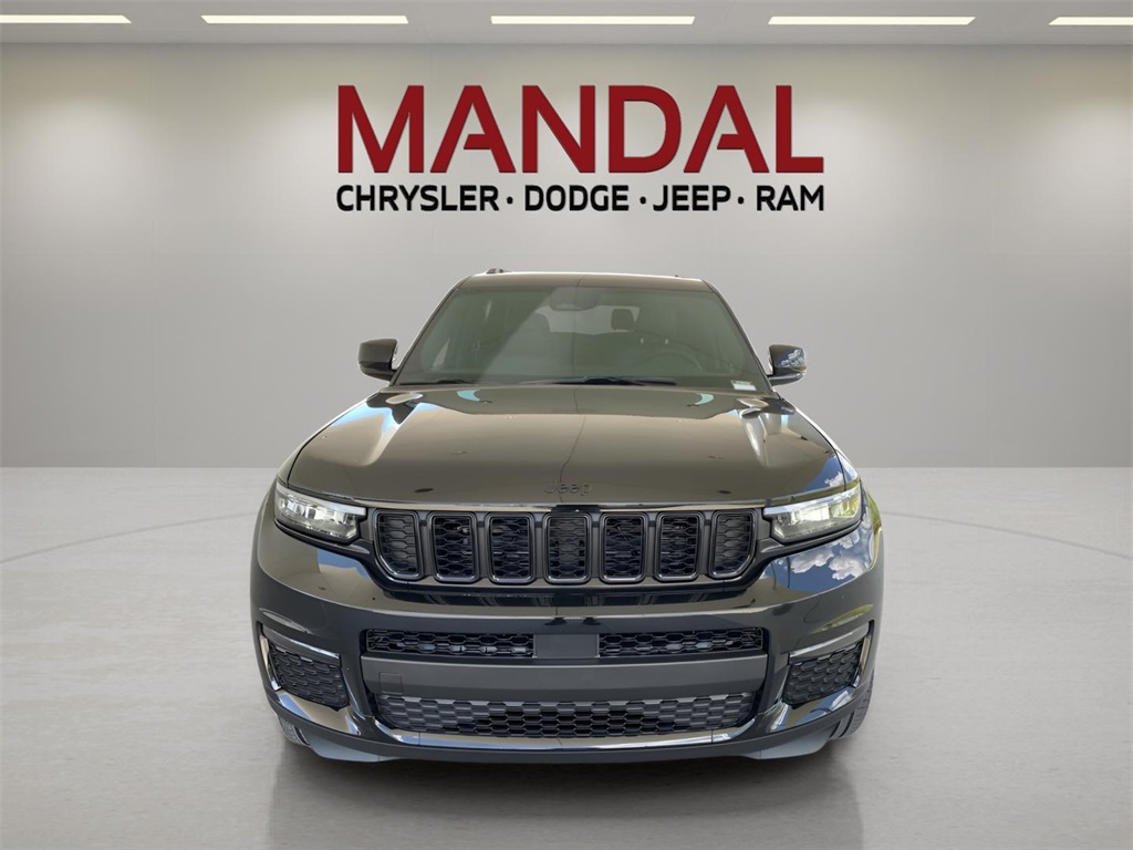 2025 Jeep Grand Cherokee Limited photo 2