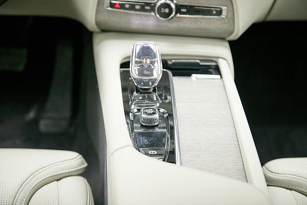 2024 VOLVO XC90 - Image 35