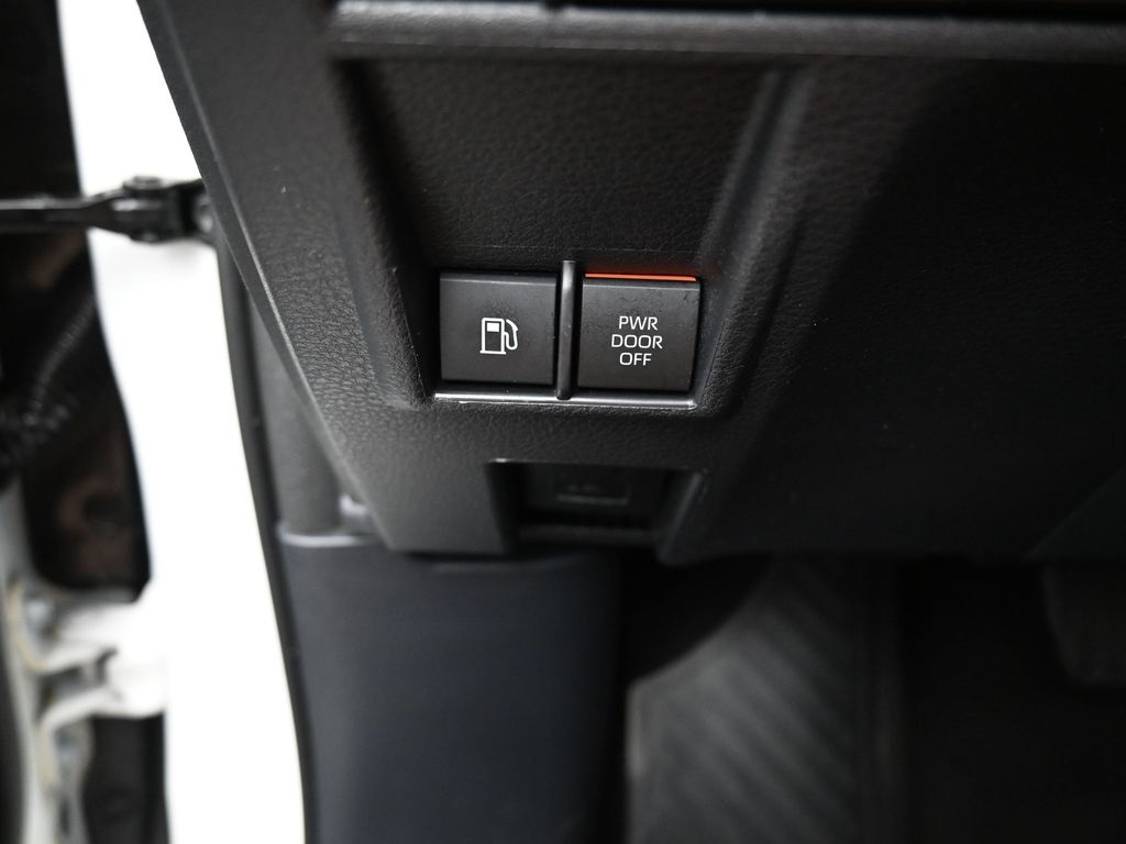 2025 Toyota Sienna LE photo 14