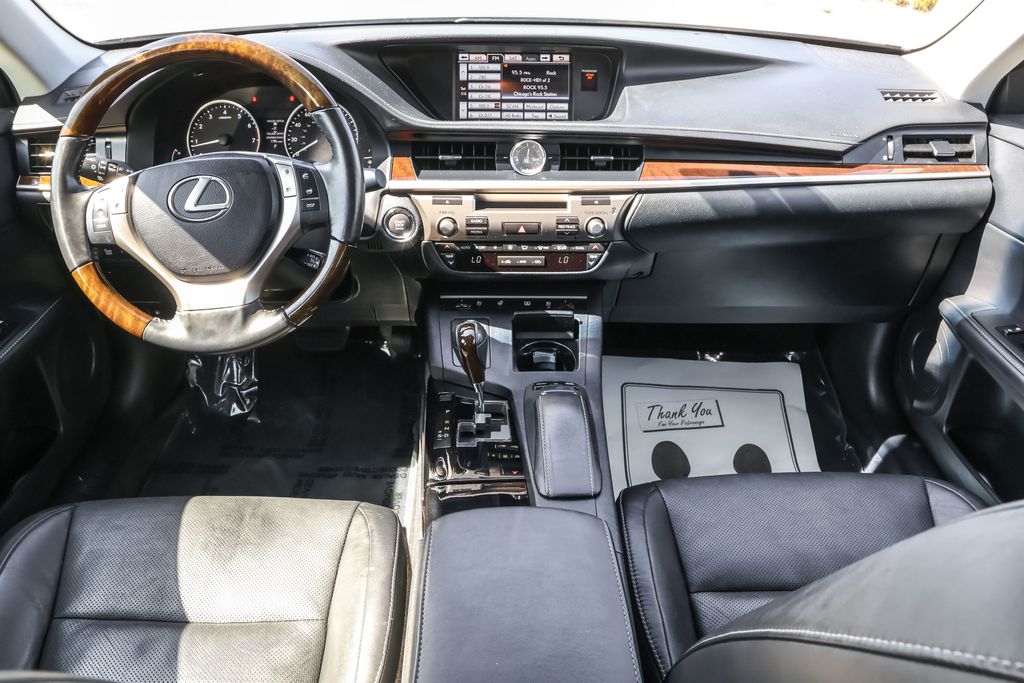 2014 Lexus ES 350 photo 26