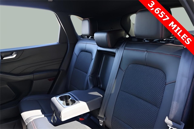 2025 Ford Escape ST-Line photo 4