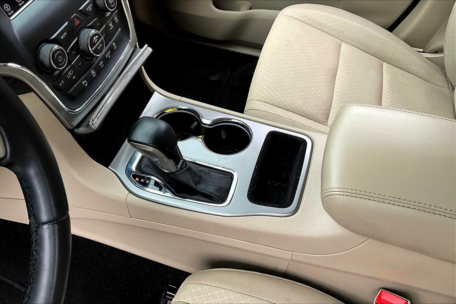 2021 Jeep Grand Cherokee Laredo E photo 15