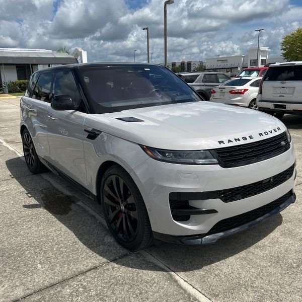 2023 Land Rover Range Rover Sport SE photo 3