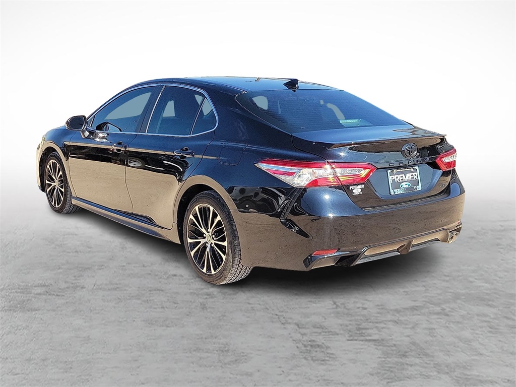 2020 Toyota Camry SE photo 7