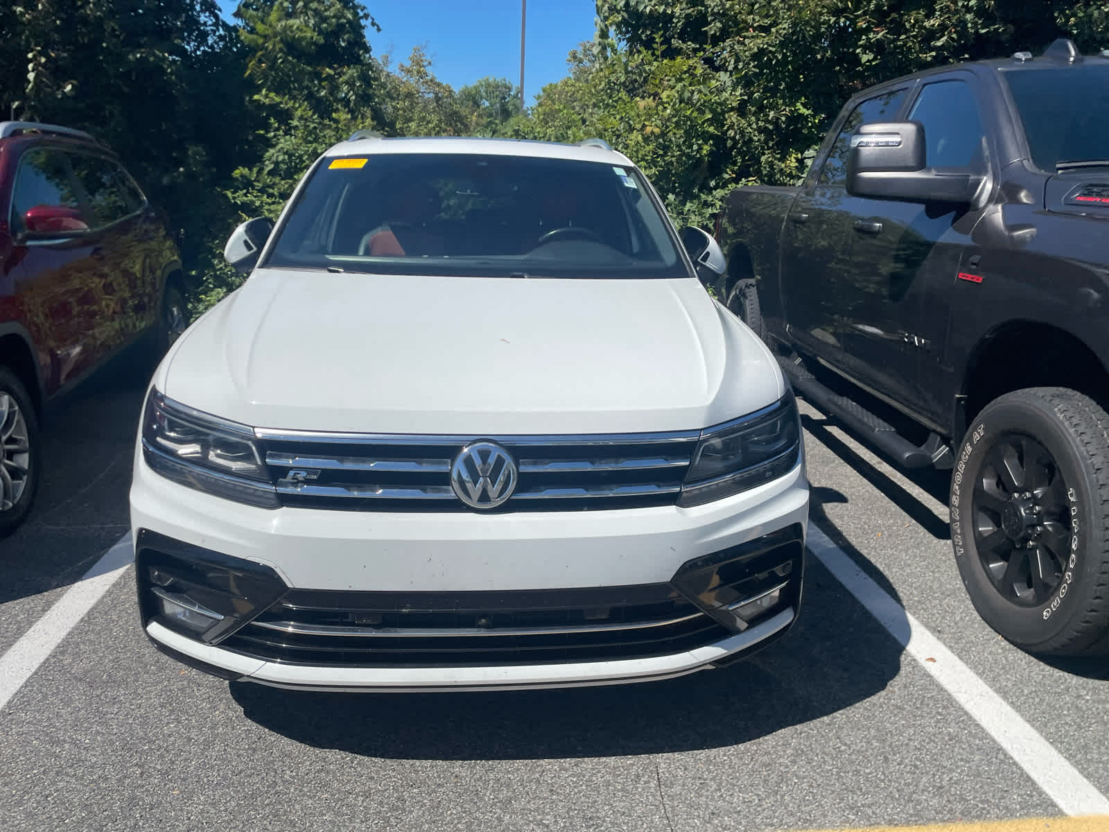 2020 Volkswagen Tiguan SEL Premium R-Line photo 2