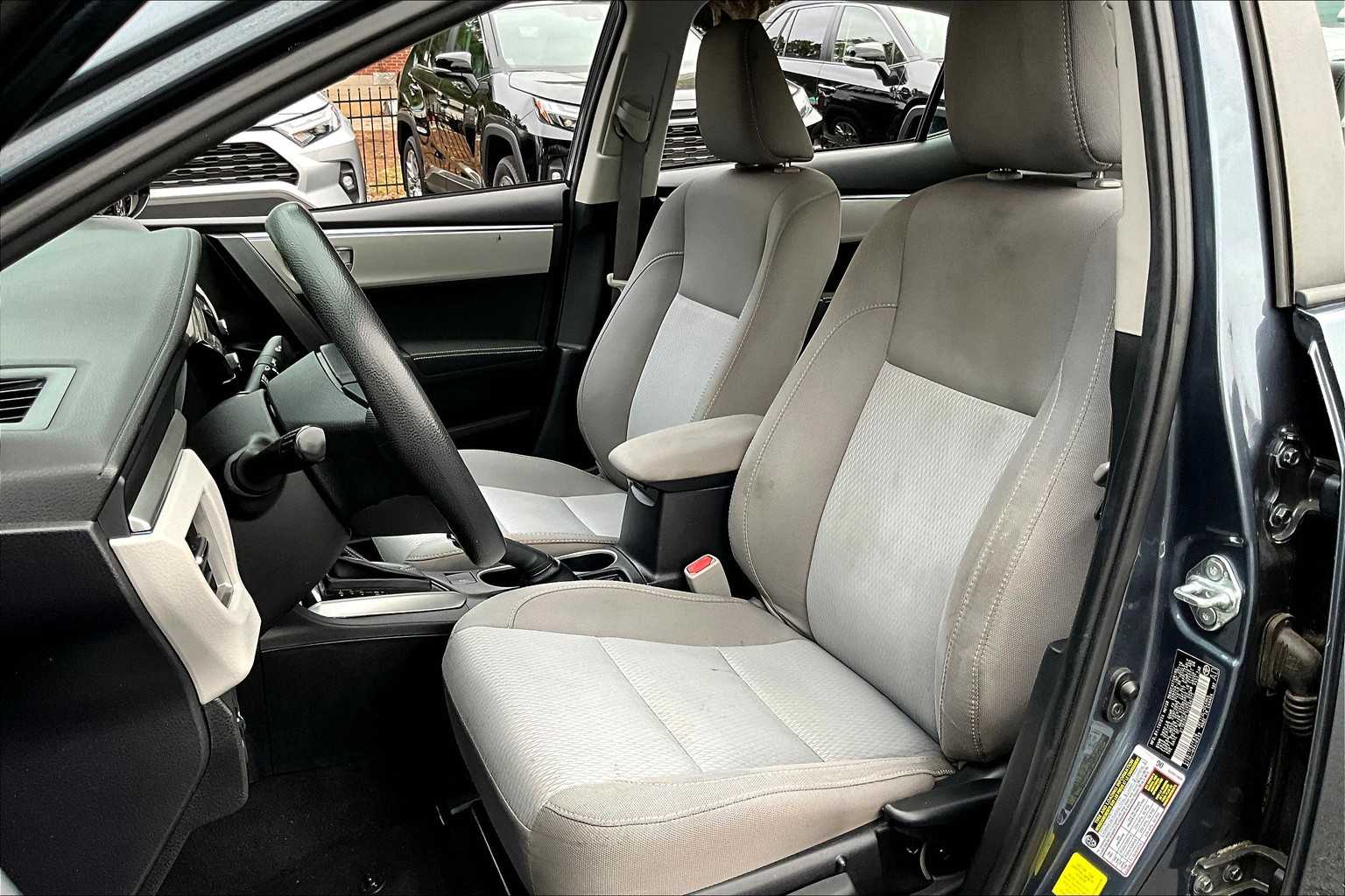 2016 Toyota Corolla LE photo 7