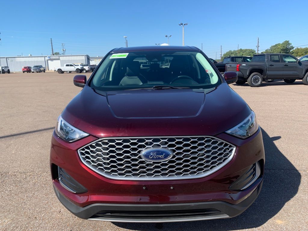 2024 Ford Edge SEL photo 2