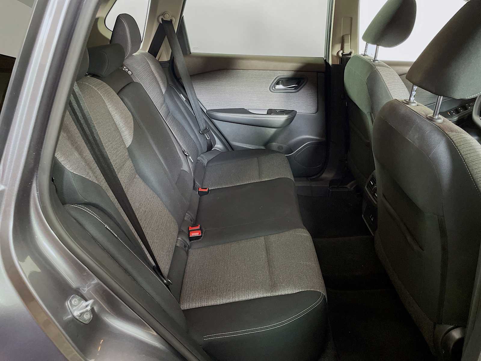 2021 Nissan Rogue SV photo 25
