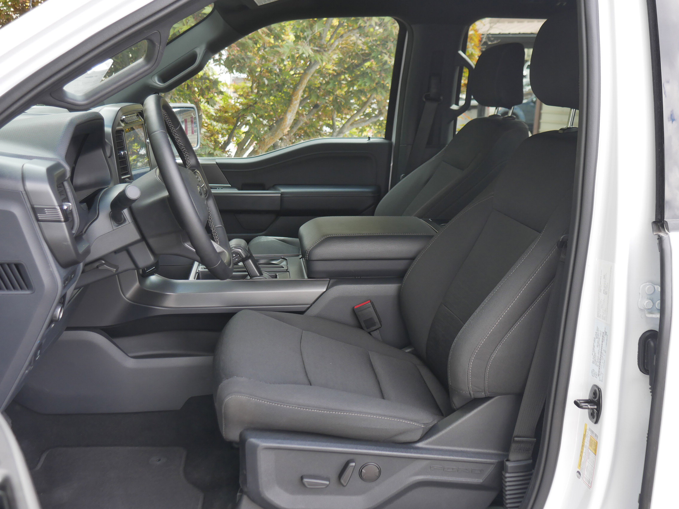 2024 Ford F-150 XLT photo 2