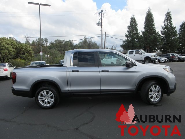 2017 Honda Ridgeline RT photo 2