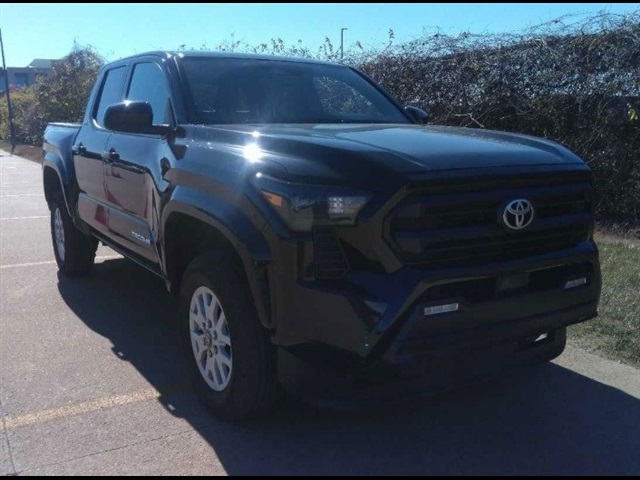 2024 Toyota Tacoma SR5's photo