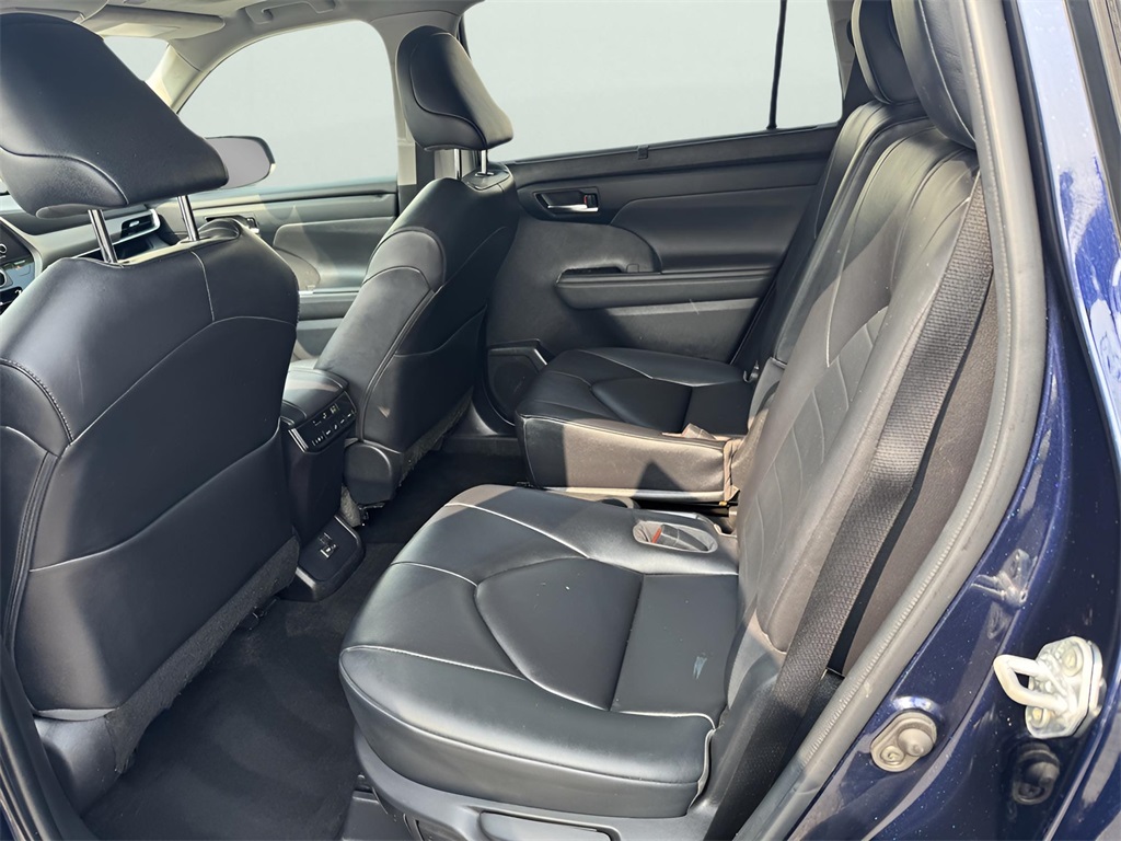 2023 Toyota Highlander XLE photo 7