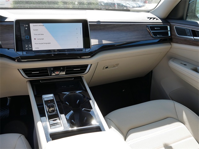 2025 Volkswagen Atlas SEL photo 8