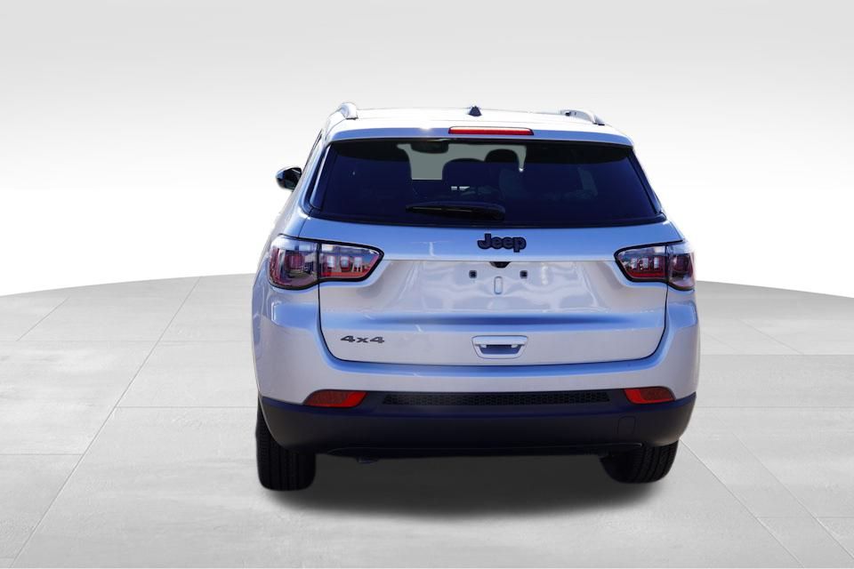 2025 Jeep Compass Latitude photo 4
