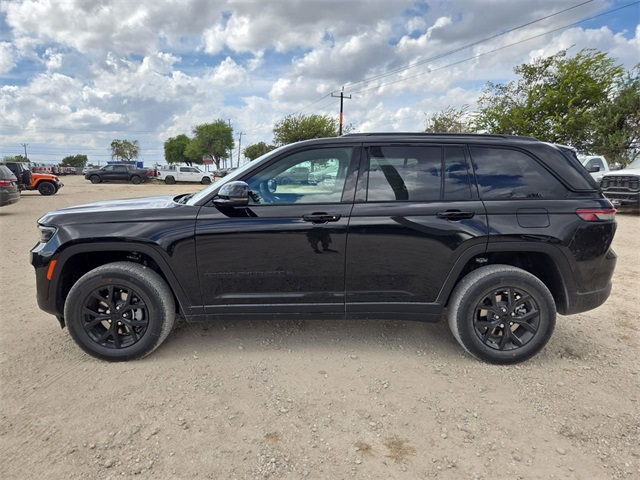 2025 Jeep Grand Cherokee Altitude photo 4