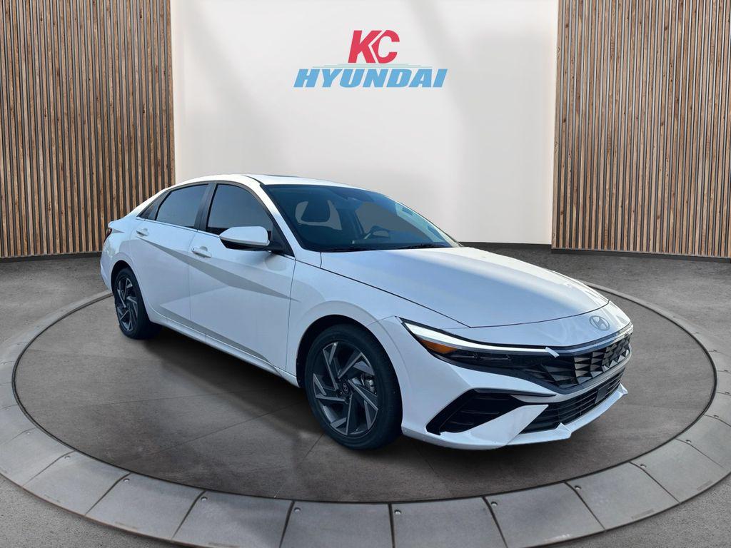 2025 Hyundai Elantra SEL Convenience photo 3