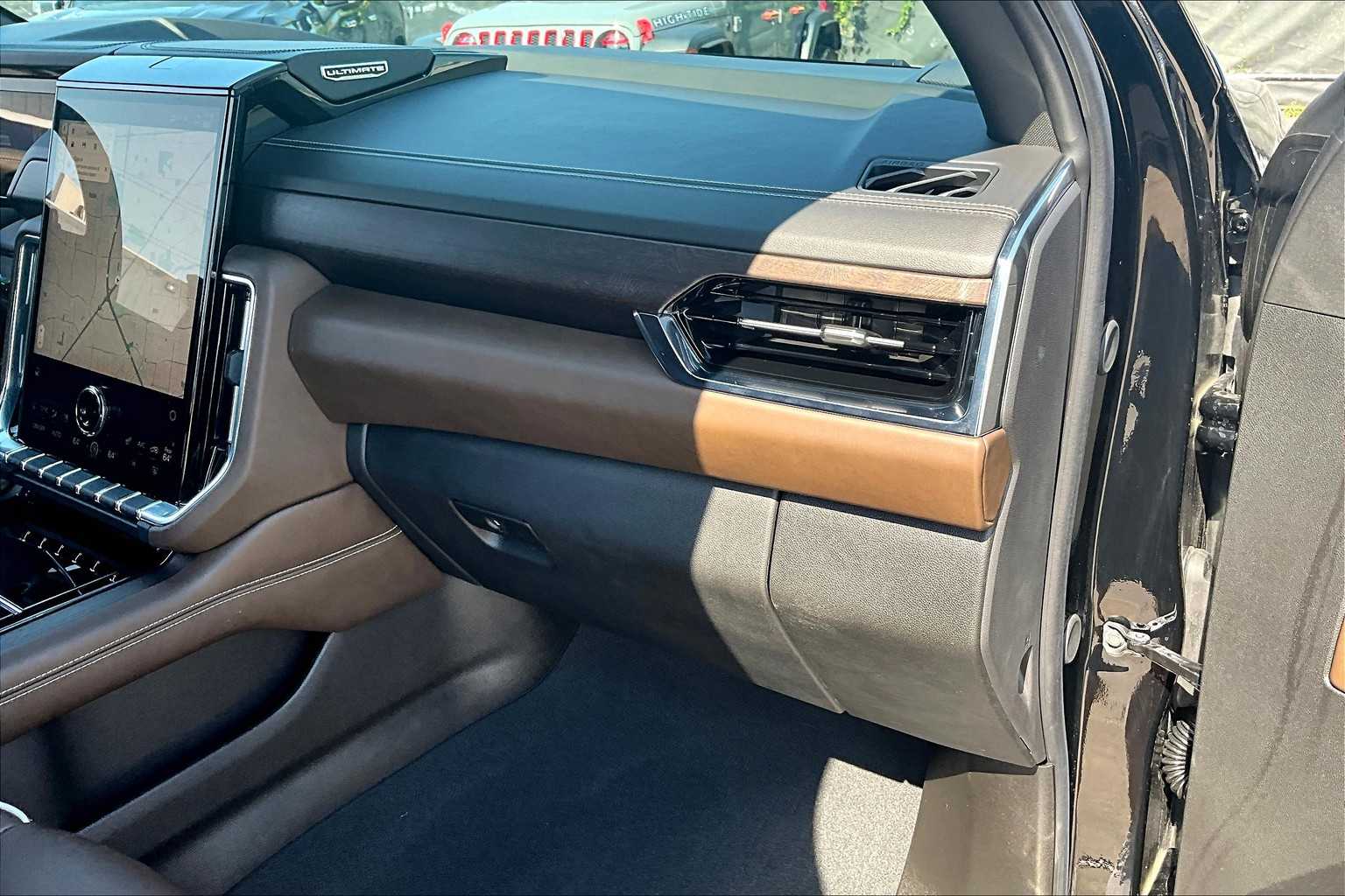 2025 Gmc Yukon Denali Ultimate photo 18