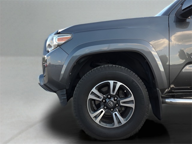 2016 Toyota Tacoma TRD Sport photo 13