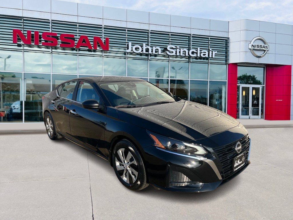 2025 Nissan Altima S's photo