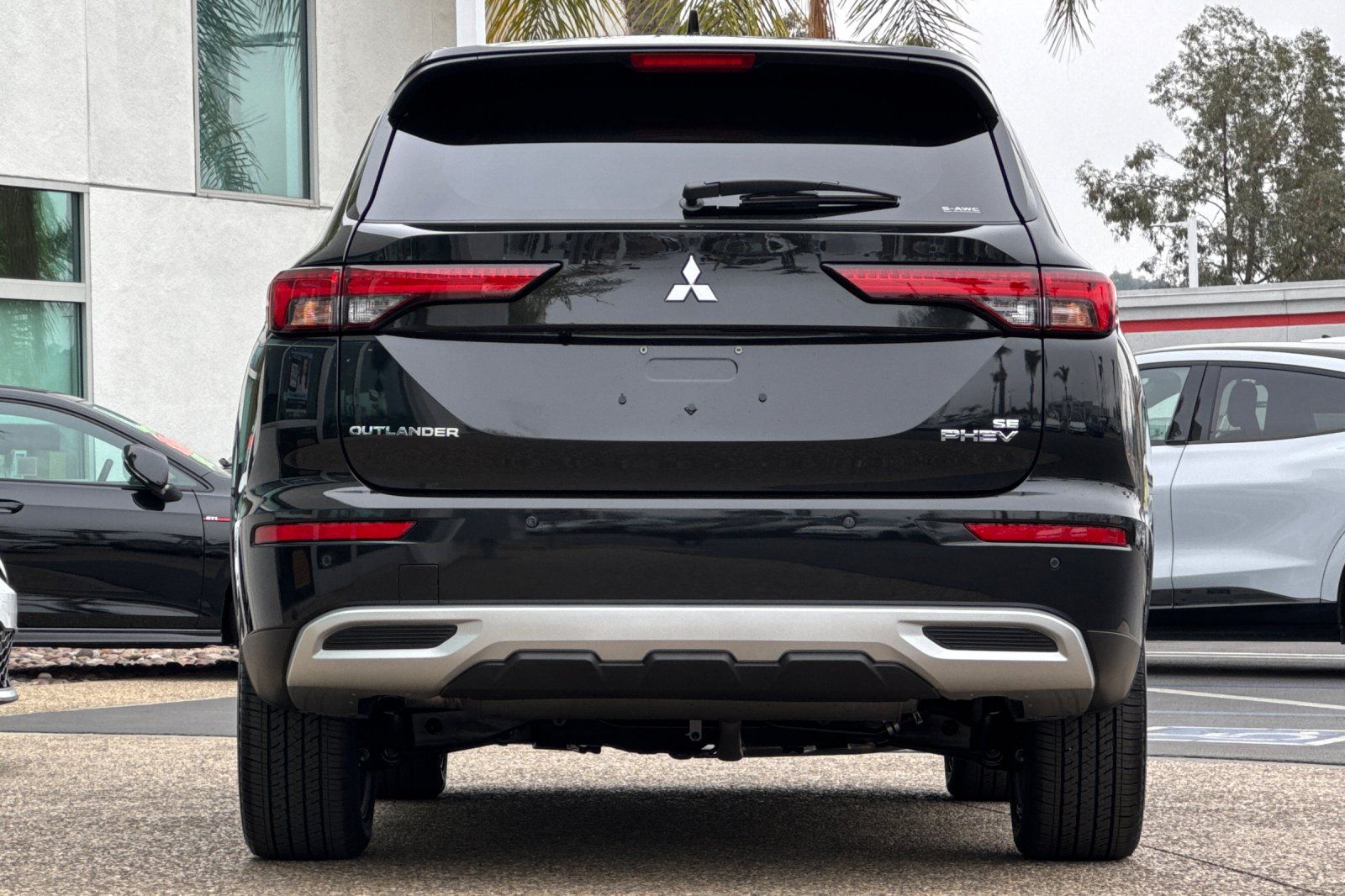 2025 Mitsubishi Outlander PHEV SE photo 5