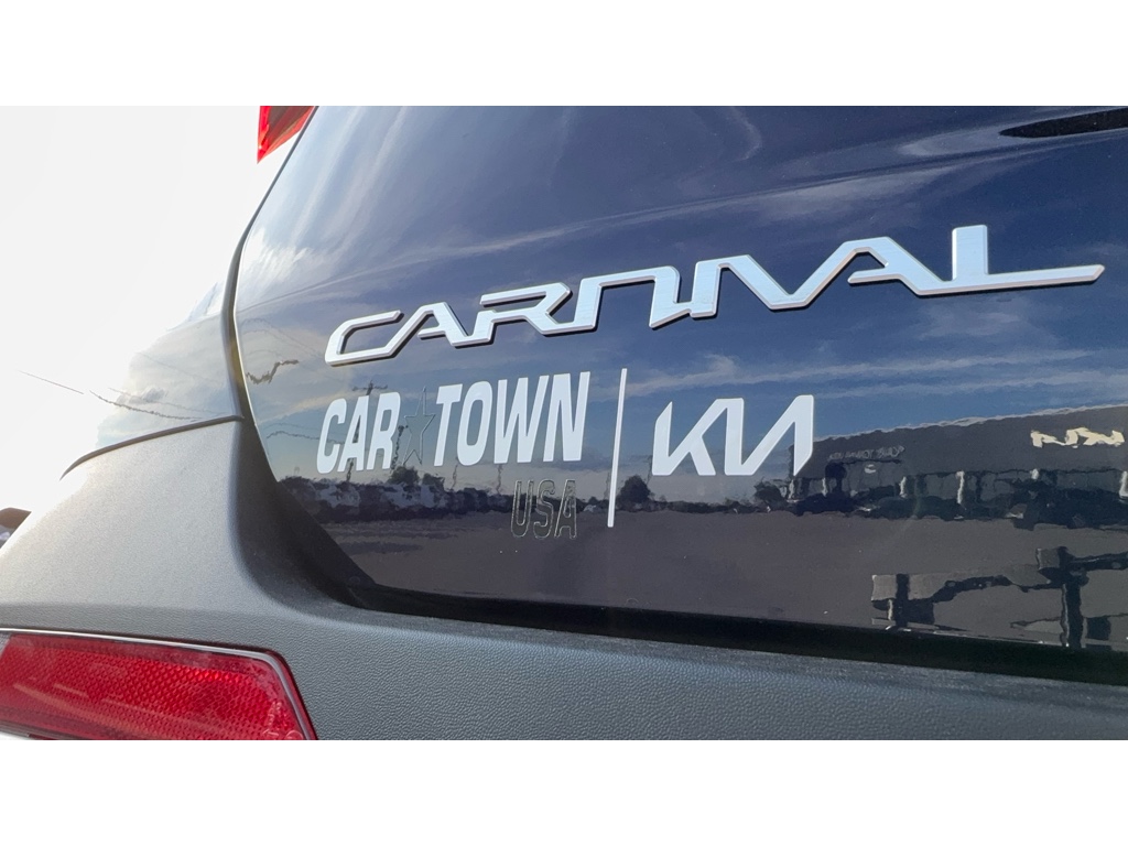 2026 Kia Carnival EX photo 4
