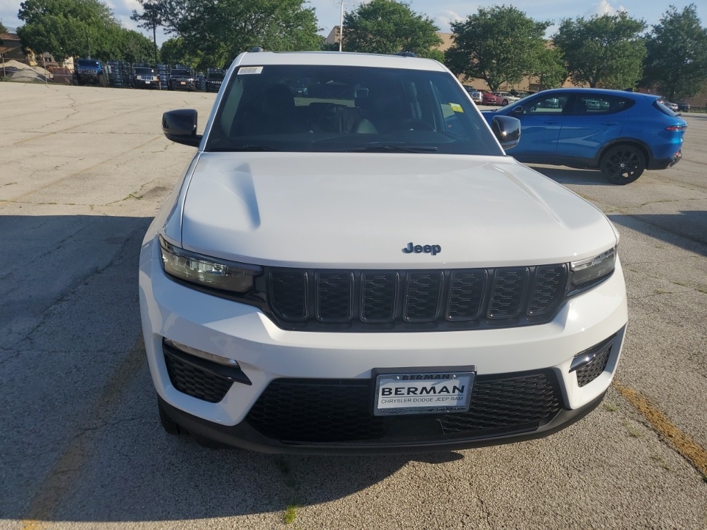 2025 Jeep Grand Cherokee Limited photo 2