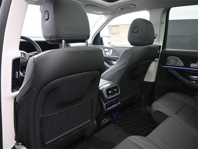 2026 Mercedes Benz GLS 450 4MATIC photo 3