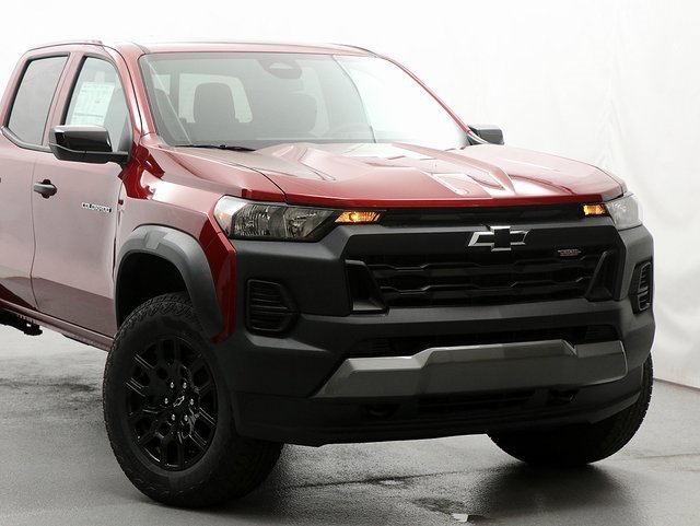 2026 Chevrolet Colorado Trail Boss photo 2