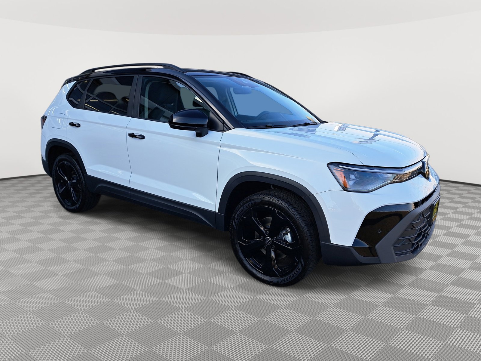 2025 Volkswagen Taos SE photo 3