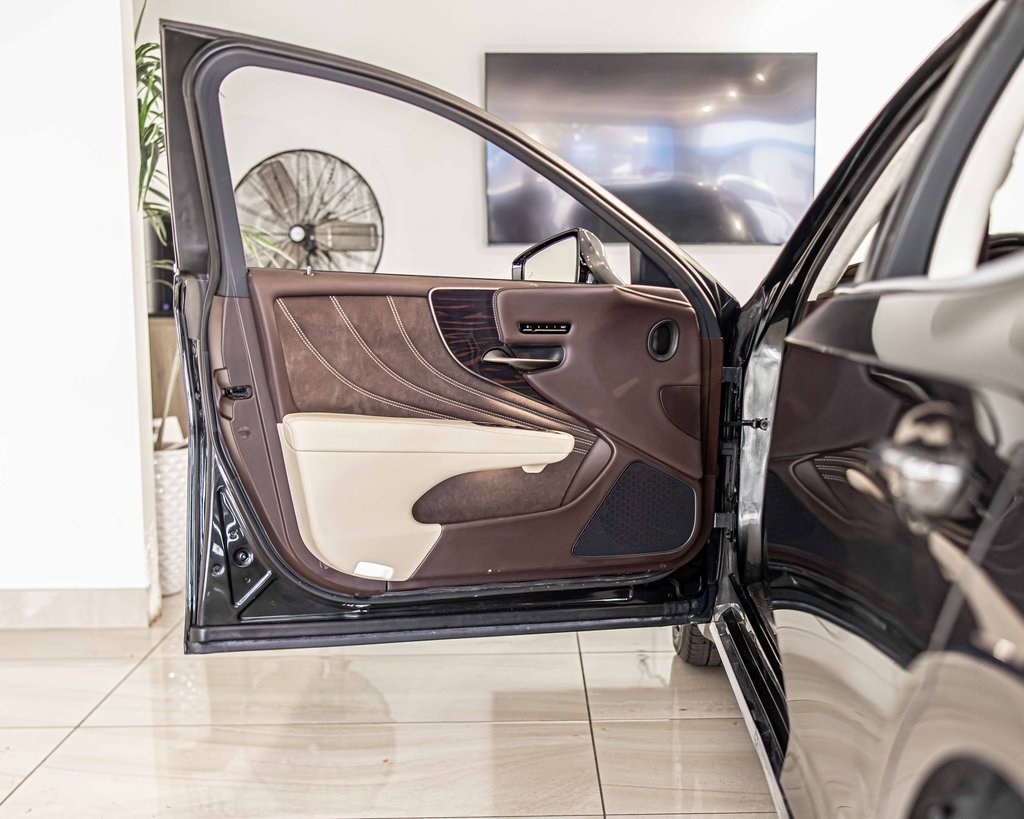 2018 LEXUS LS - Image 31