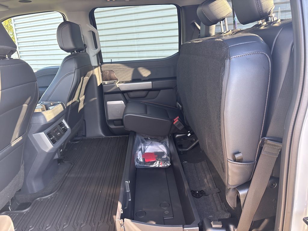 2025 Ford F-350 Lariat photo 32