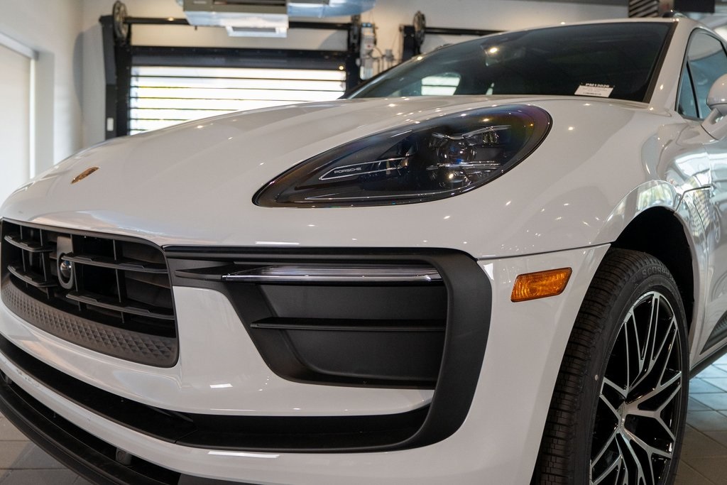 2025 Porsche Macan T photo 5