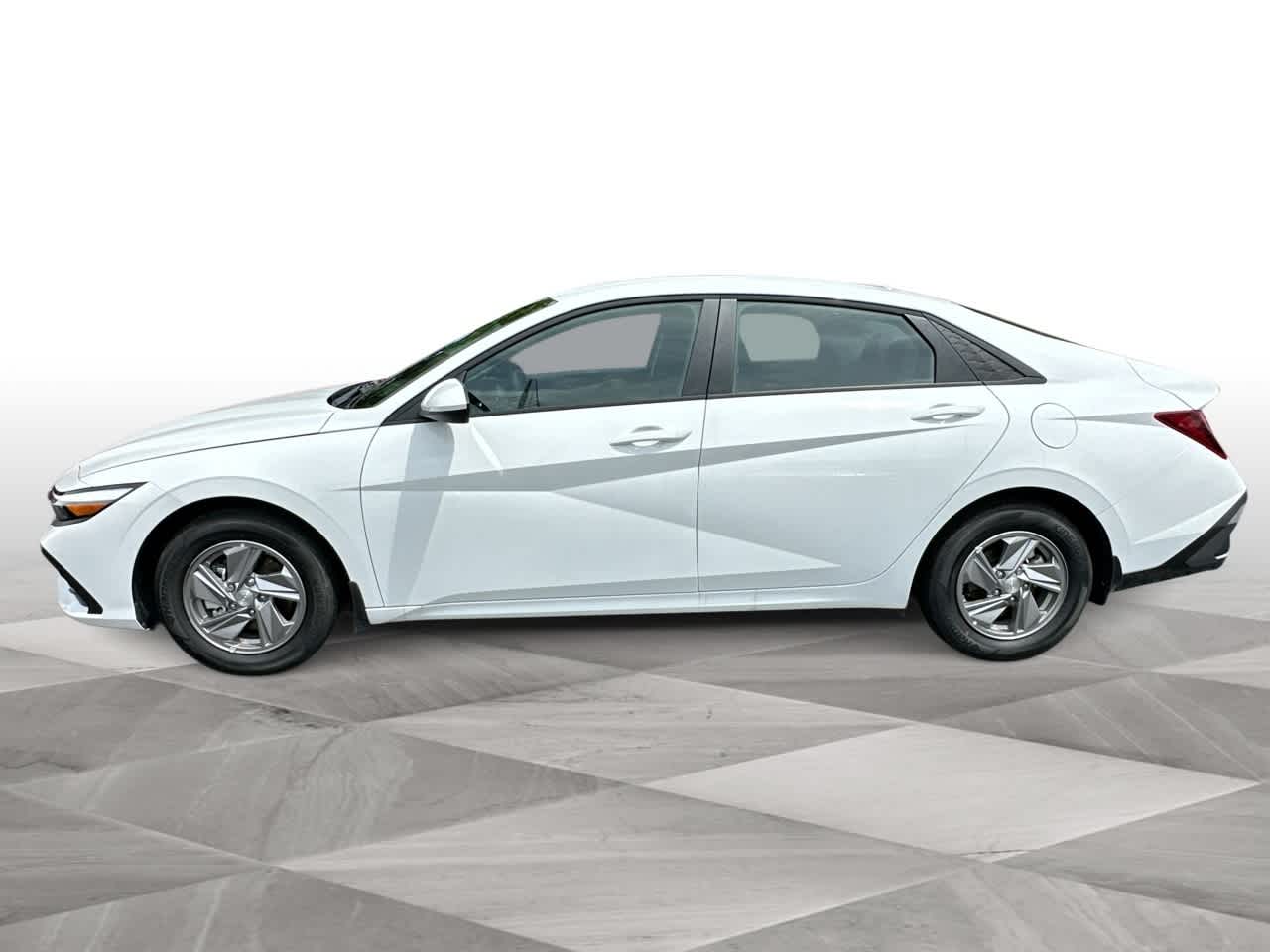 2025 Hyundai Elantra SE photo 4