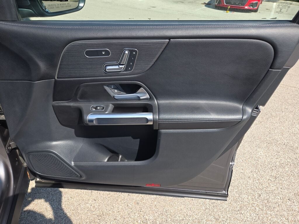 2022 Mercedes Benz GLB 250 4MATIC photo 7