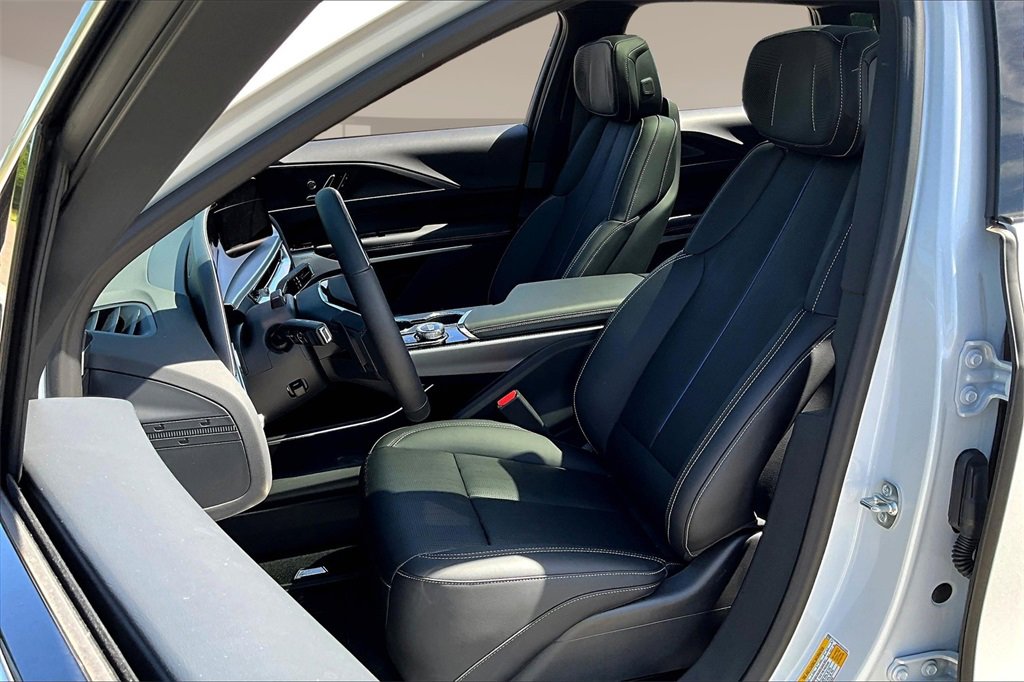 2025 Cadillac Lyriq Luxury photo 9