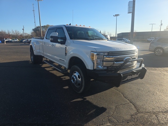 2019 Ford F-350 Super Duty Lariat's photo