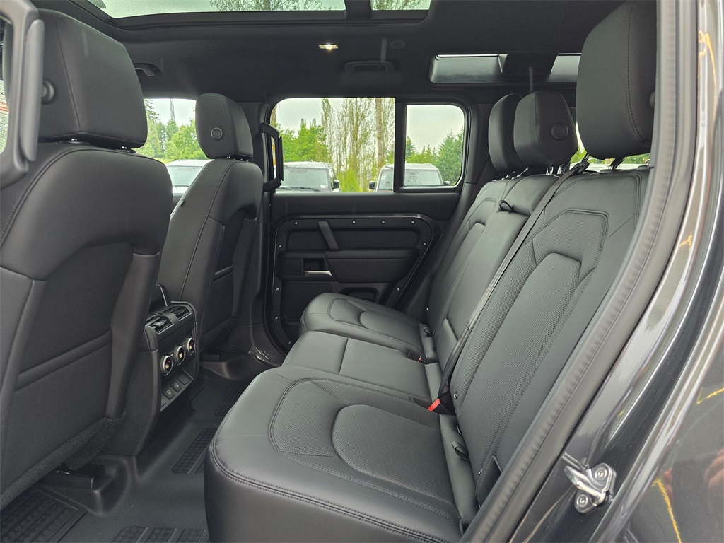 2025 Land Rover Defender 110 S photo 23