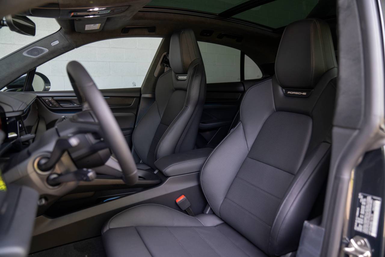 2025 Porsche Macan Turbo Electric photo 5