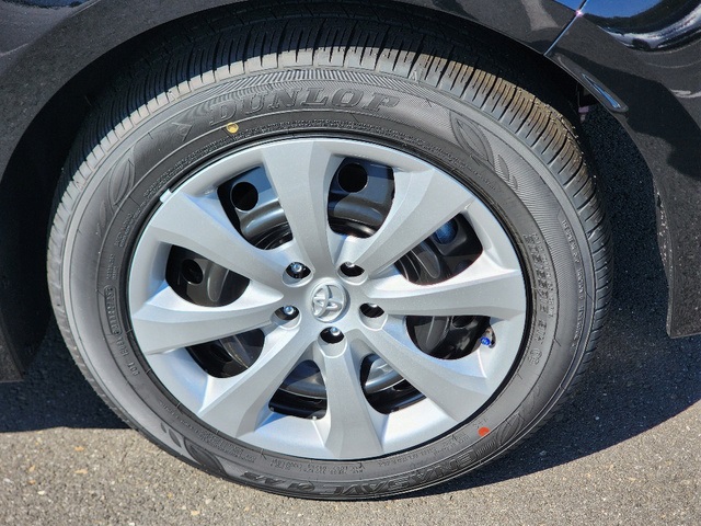 2025 Toyota Corolla Hybrid LE photo 6