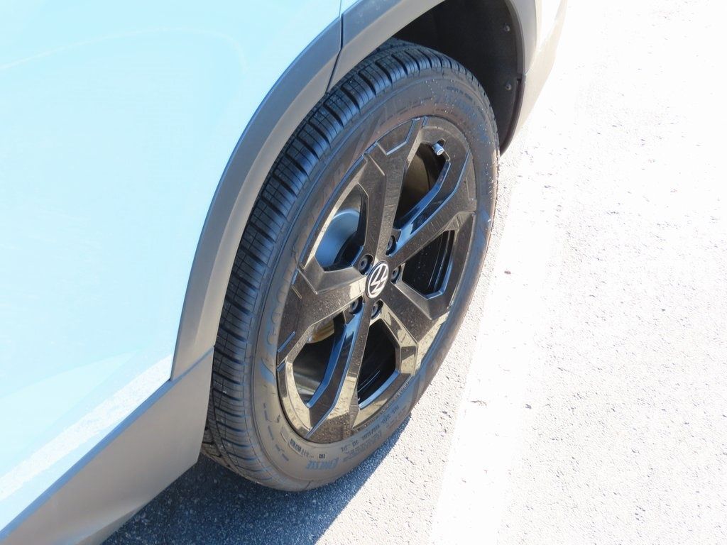 2025 Volkswagen Taos SE photo 35