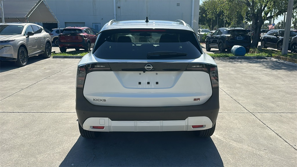 2025 Nissan Kicks SR photo 3