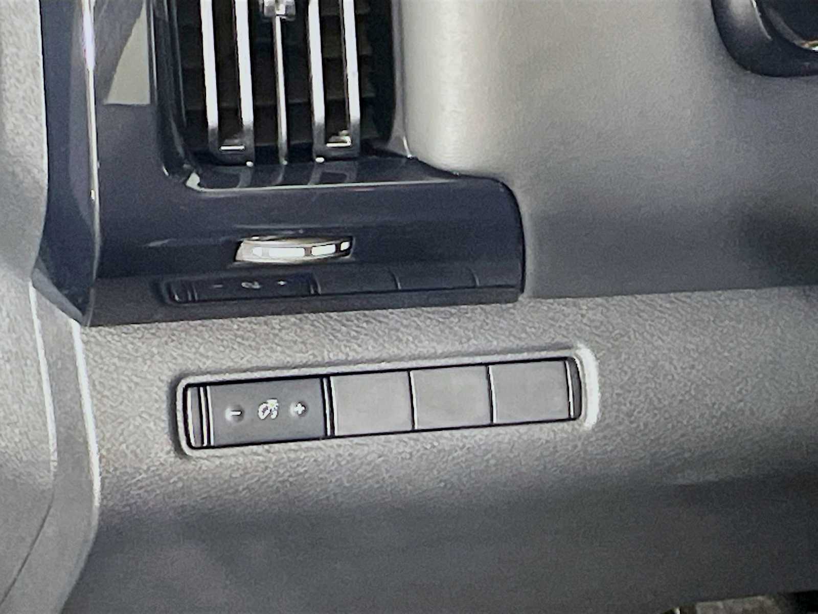 2022 Nissan Pathfinder S photo 4