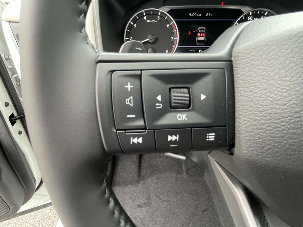 2025 Nissan Rogue SV photo 16