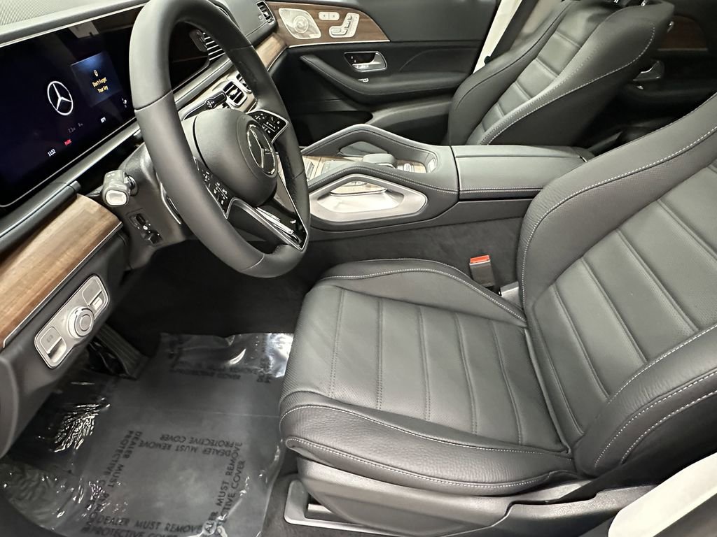 2026 Mercedes Benz GLS 450 4MATIC photo 9