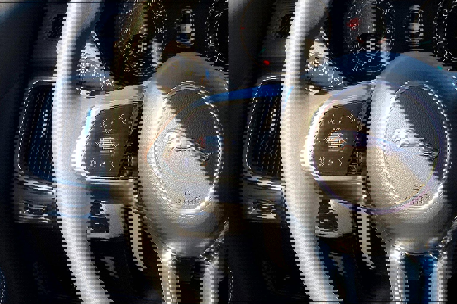 2024 Jaguar E-PACE R-Dynamic SE photo 17